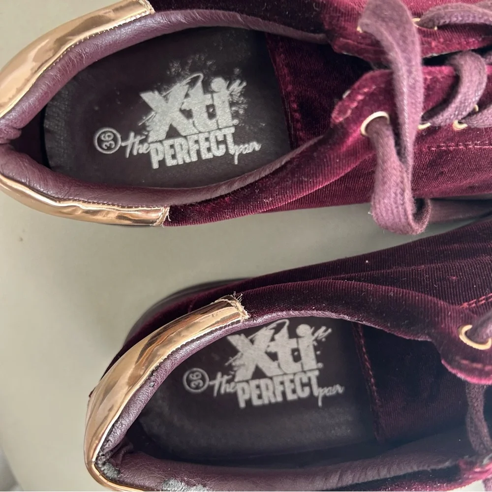 XTI The Perfect Gear Burgundy Velvety Sneakers with Gold Trim. Size 36EU. - Picture 4 of 6
